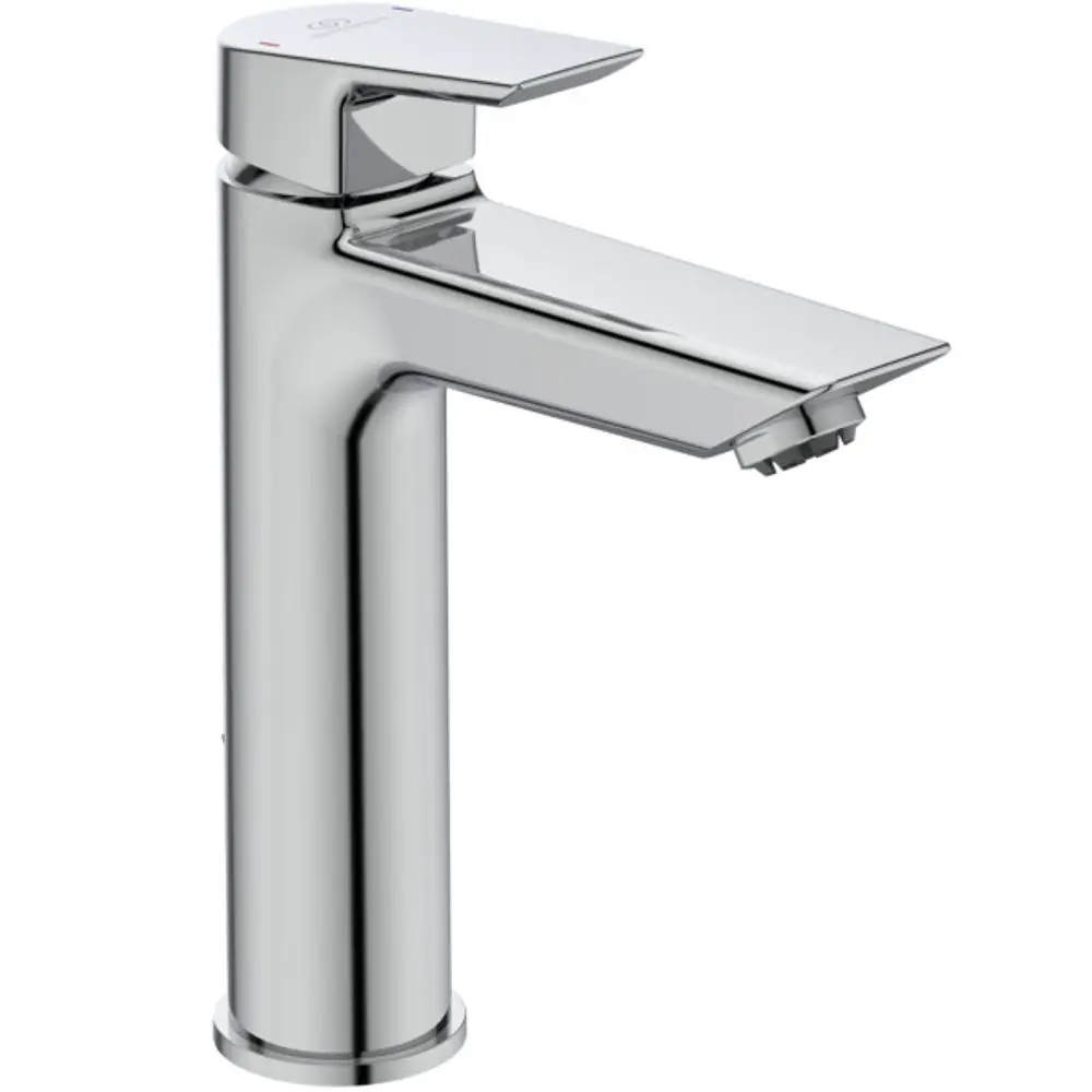 Waschtischarmatur in Chrom von Ideal Standard mit einem modernen Design und einer ausgeglichenen Wasserabgabe, geeignet für verschiedene Waschbecken.